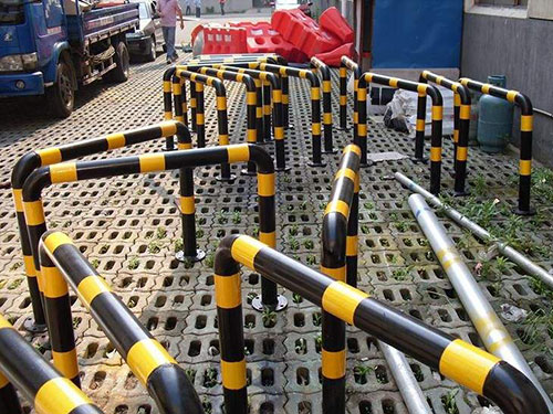 U型防撞護(hù)欄 U型防撞護(hù)欄