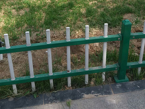 草坪鋅鋼護(hù)欄