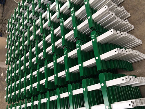 草坪鋅鋼護(hù)欄