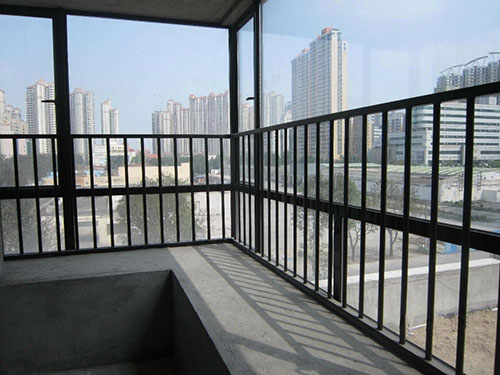 鋅鋼陽臺(tái)護(hù)欄